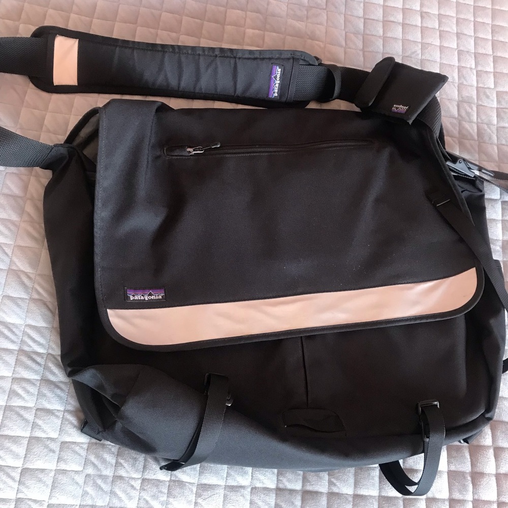 Patagonia black messenger/laptop bag